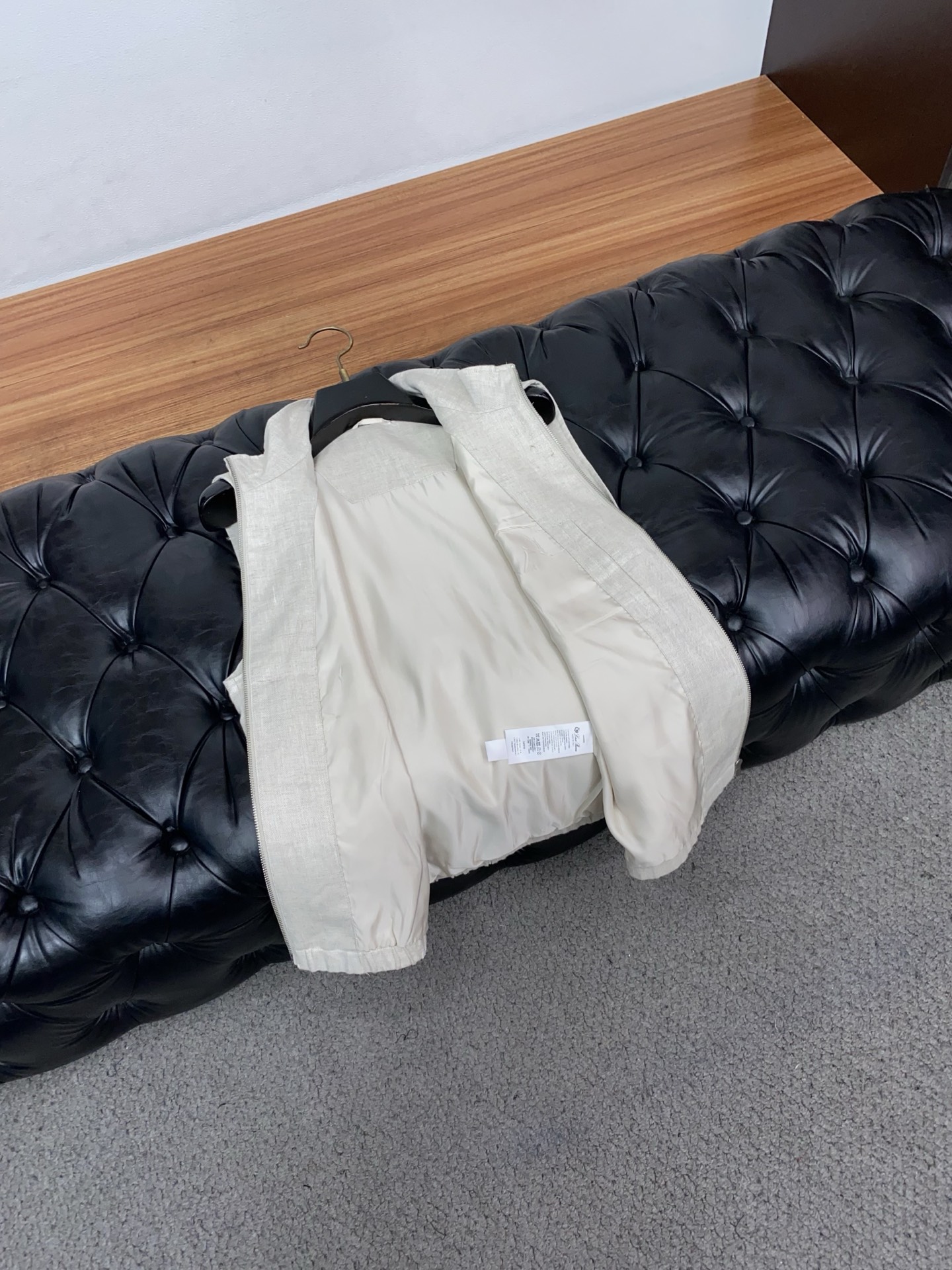 loro Piana 诺悠翩雅 2026新款男士休闲休闲麻棉马甲夹克外套。穿上简约干练的休闲外套，瞬间重