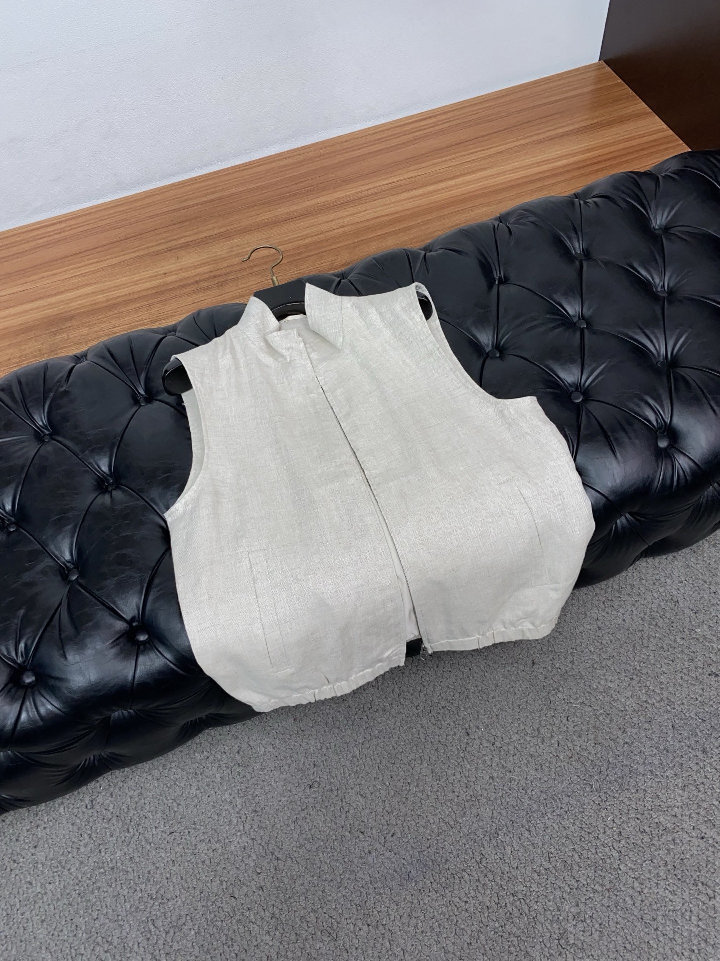 loro Piana 诺悠翩雅 2026新款男士休闲休闲麻棉马甲夹克外套。穿上简约干练的休闲外套，瞬间重