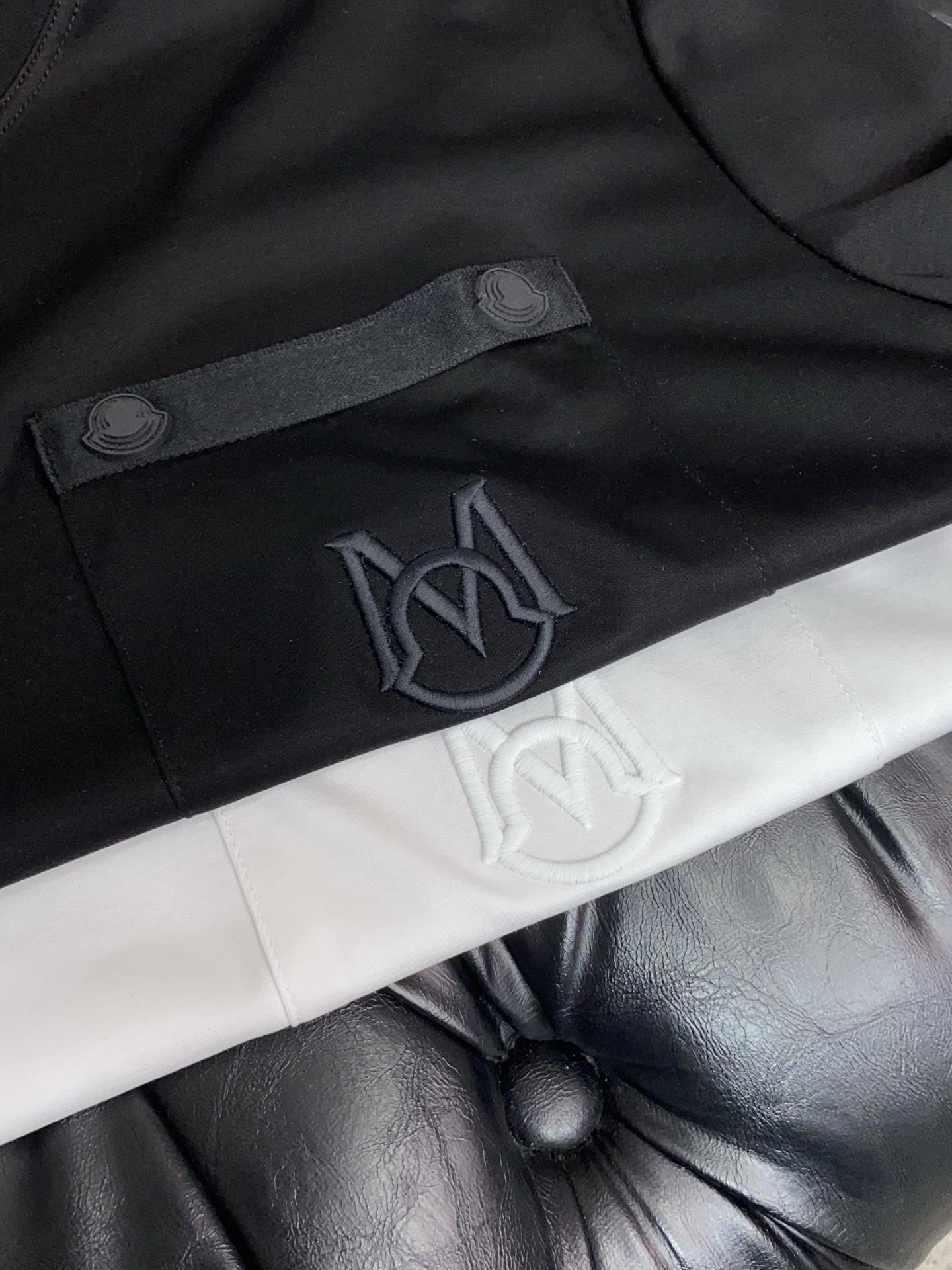 蒙口 正码 M-3xL 26SS早春短袖T恤甄选软糯亲肤的100支丝光棉面料制成，标准版圆领短袖裁剪，更