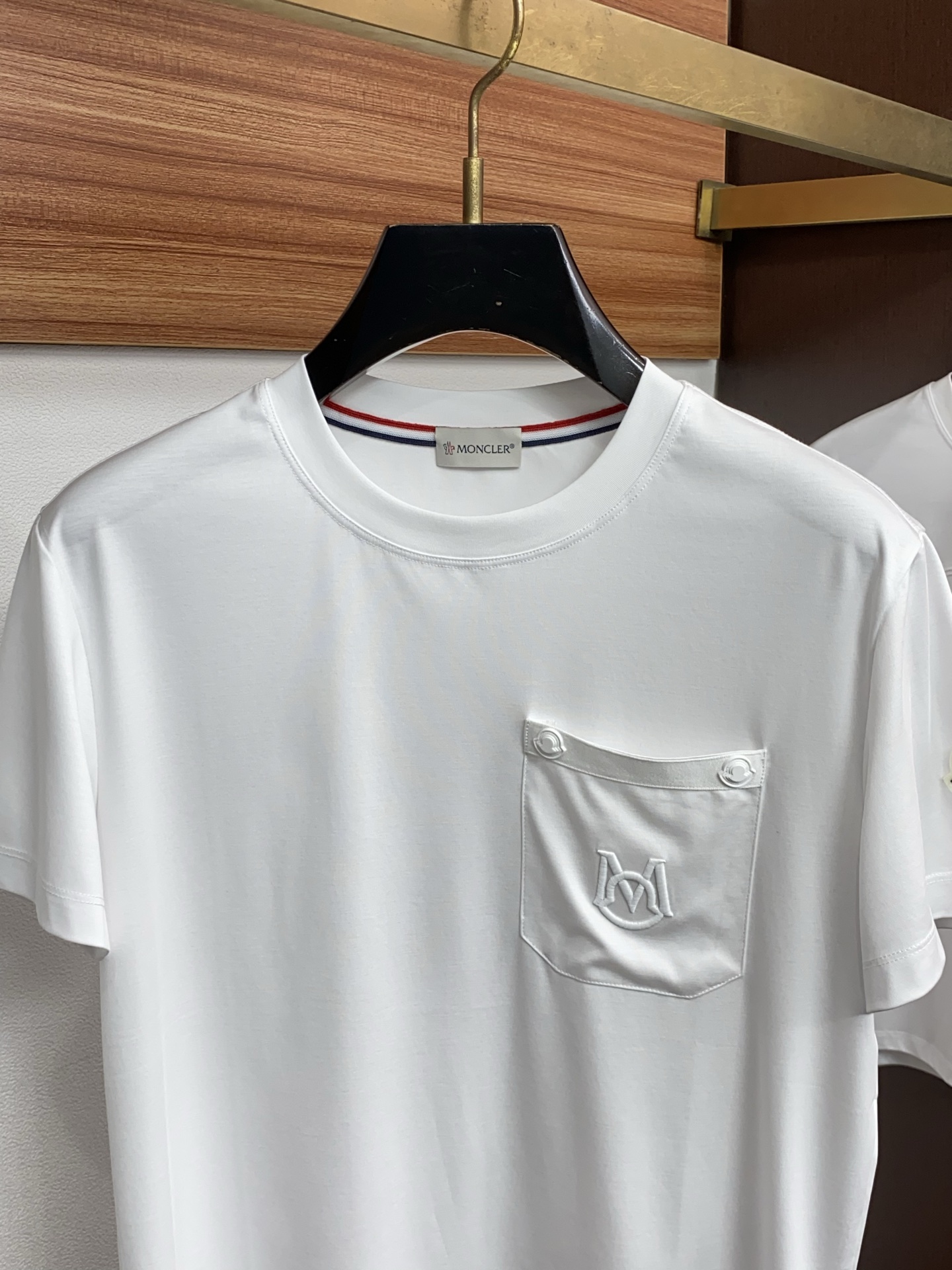 蒙口 正码 M-3xL 26SS早春短袖T恤甄选软糯亲肤的100支丝光棉面料制成，标准版圆领短袖裁剪，更
