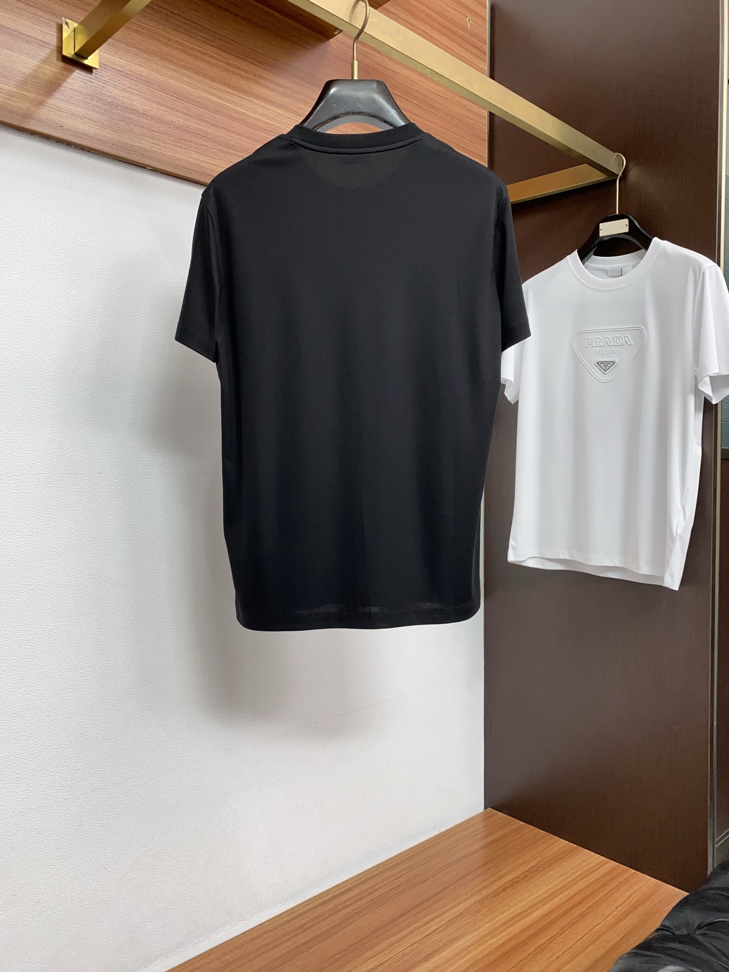 蒙口 正码 M-3xL 26SS早春短袖T恤甄选软糯亲肤的100支丝光棉面料制成，标准版圆领短袖裁剪，更