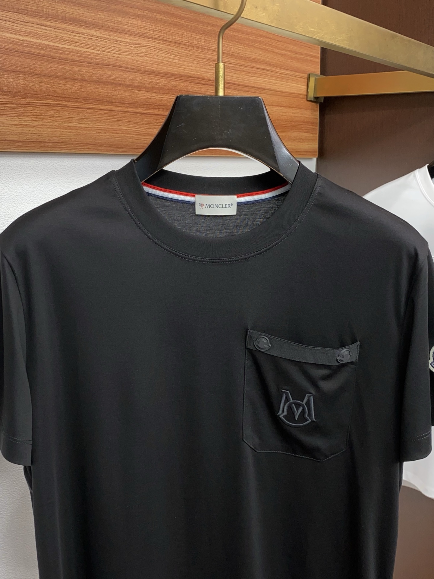 蒙口 正码 M-3xL 26SS早春短袖T恤甄选软糯亲肤的100支丝光棉面料制成，标准版圆领短袖裁剪，更