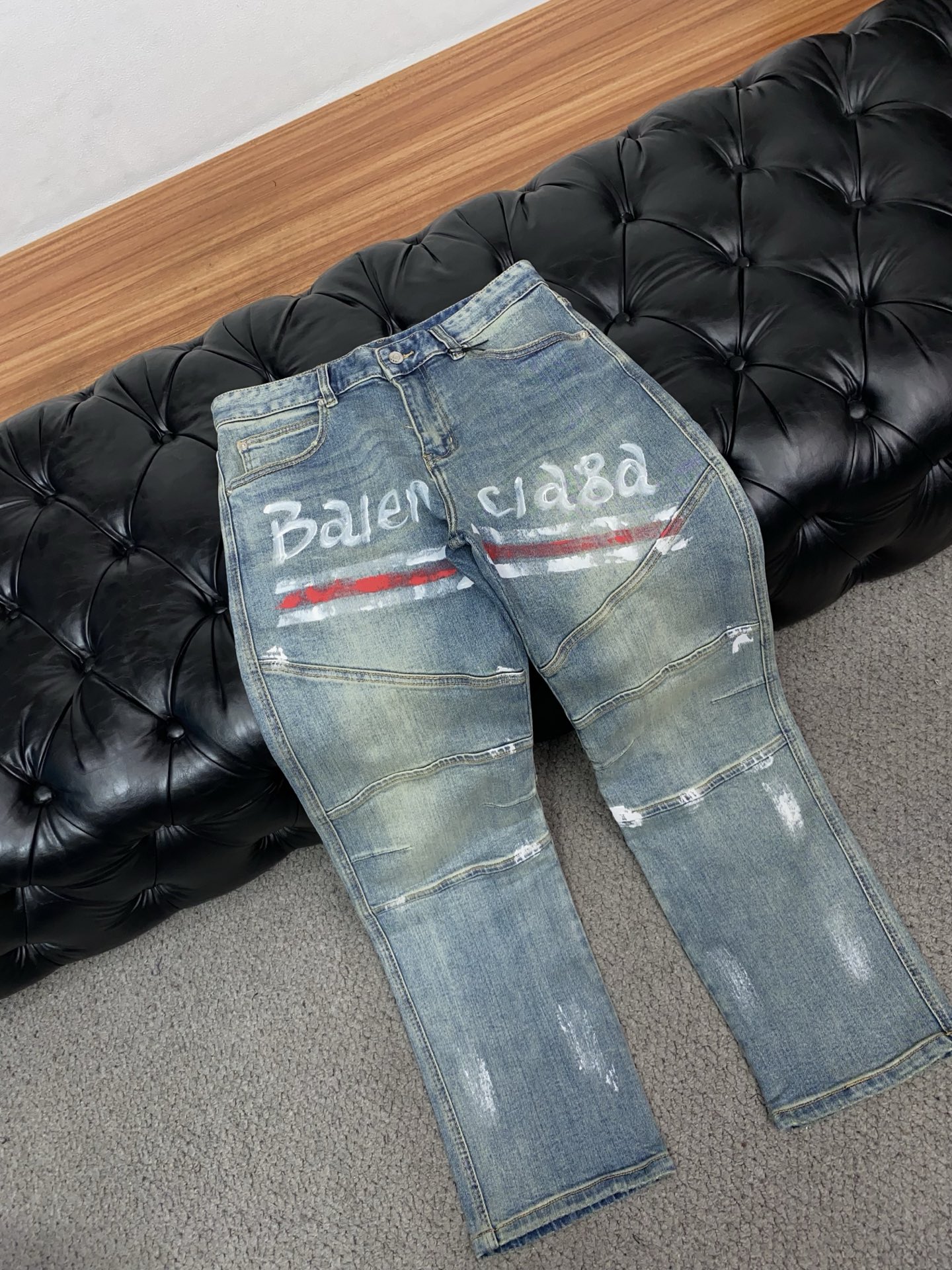巴黎世家 26新款 市场独家订制进口丹宁牛仔面料 稀缺面料 超级舒服 工艺复杂四季款牛仔裤 针织牛从做旧