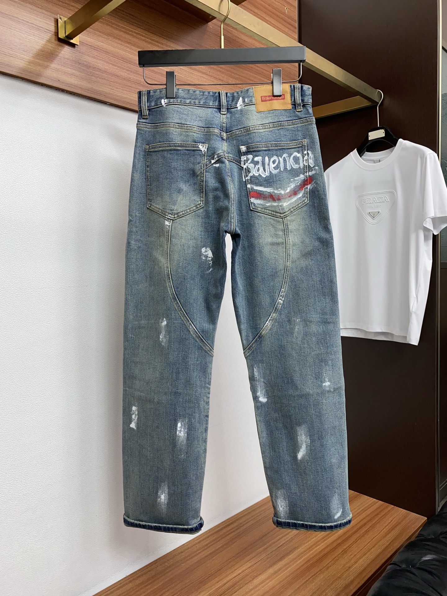 巴黎世家 26新款 市场独家订制进口丹宁牛仔面料 稀缺面料 超级舒服 工艺复杂四季款牛仔裤 针织牛从做旧