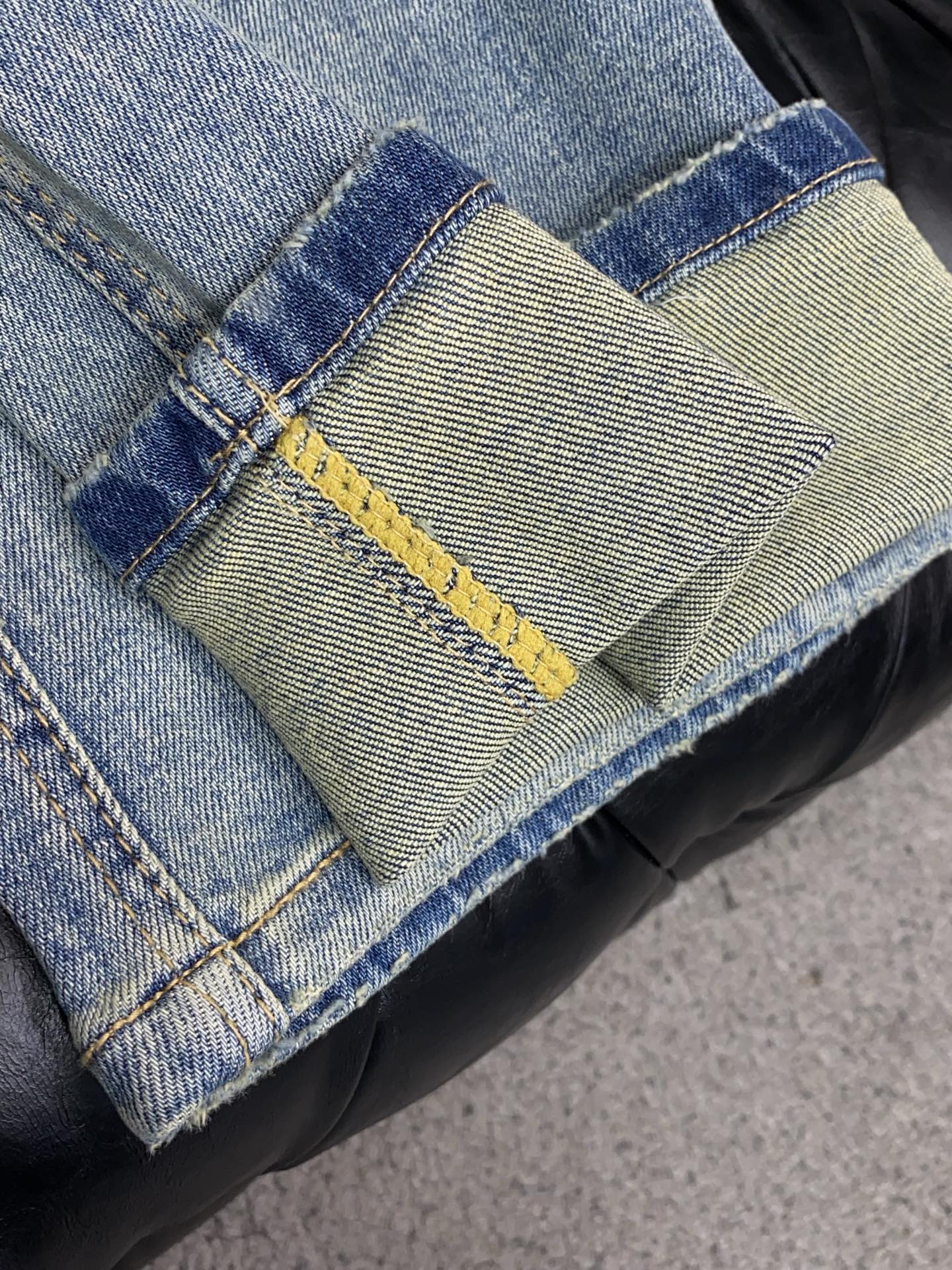 巴黎世家 26新款 市场独家订制进口丹宁牛仔面料 稀缺面料 超级舒服 工艺复杂四季款牛仔裤 针织牛从做旧