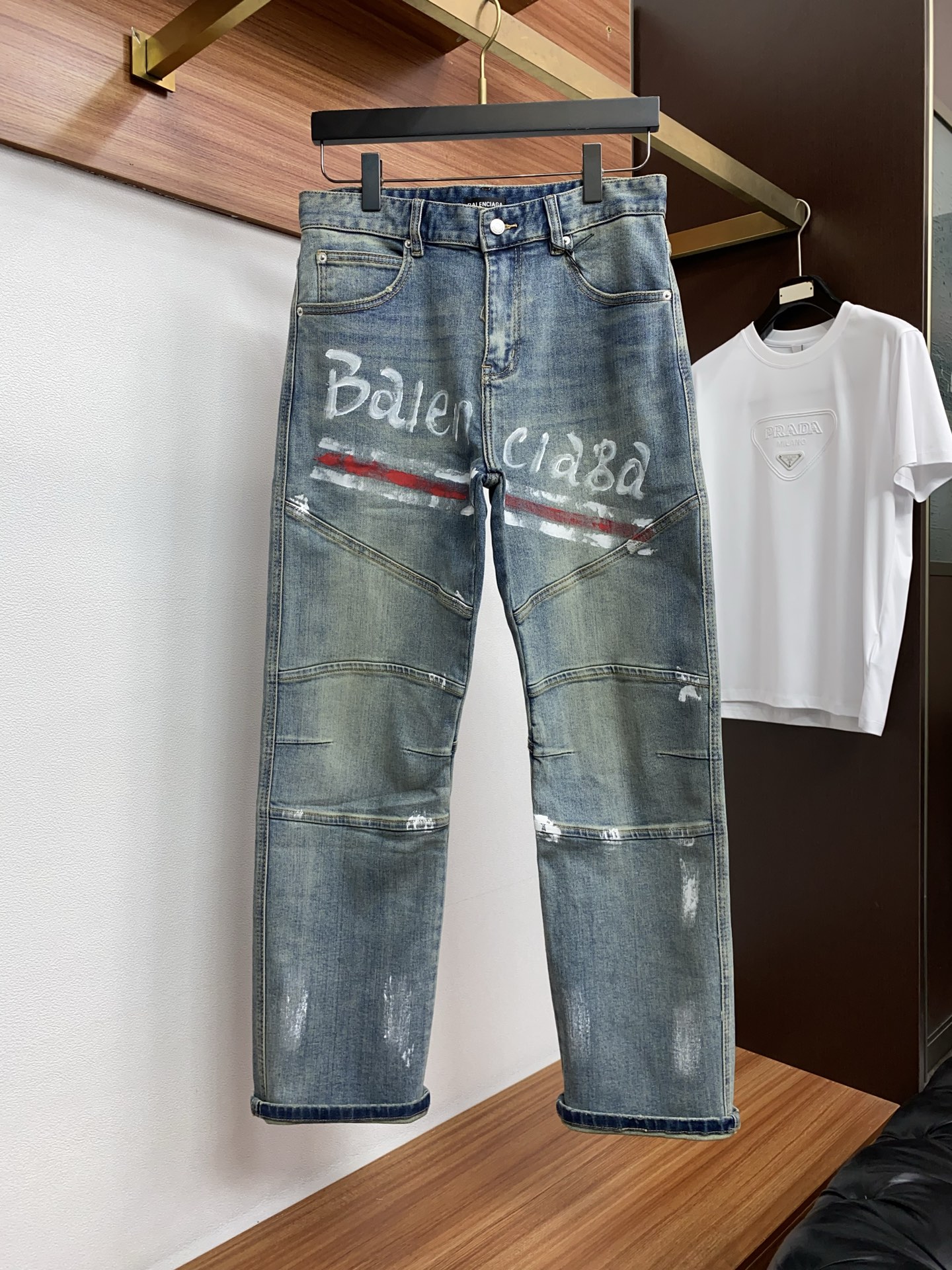 巴黎世家 26新款 市场独家订制进口丹宁牛仔面料 稀缺面料 超级舒服 工艺复杂四季款牛仔裤 针织牛从做旧