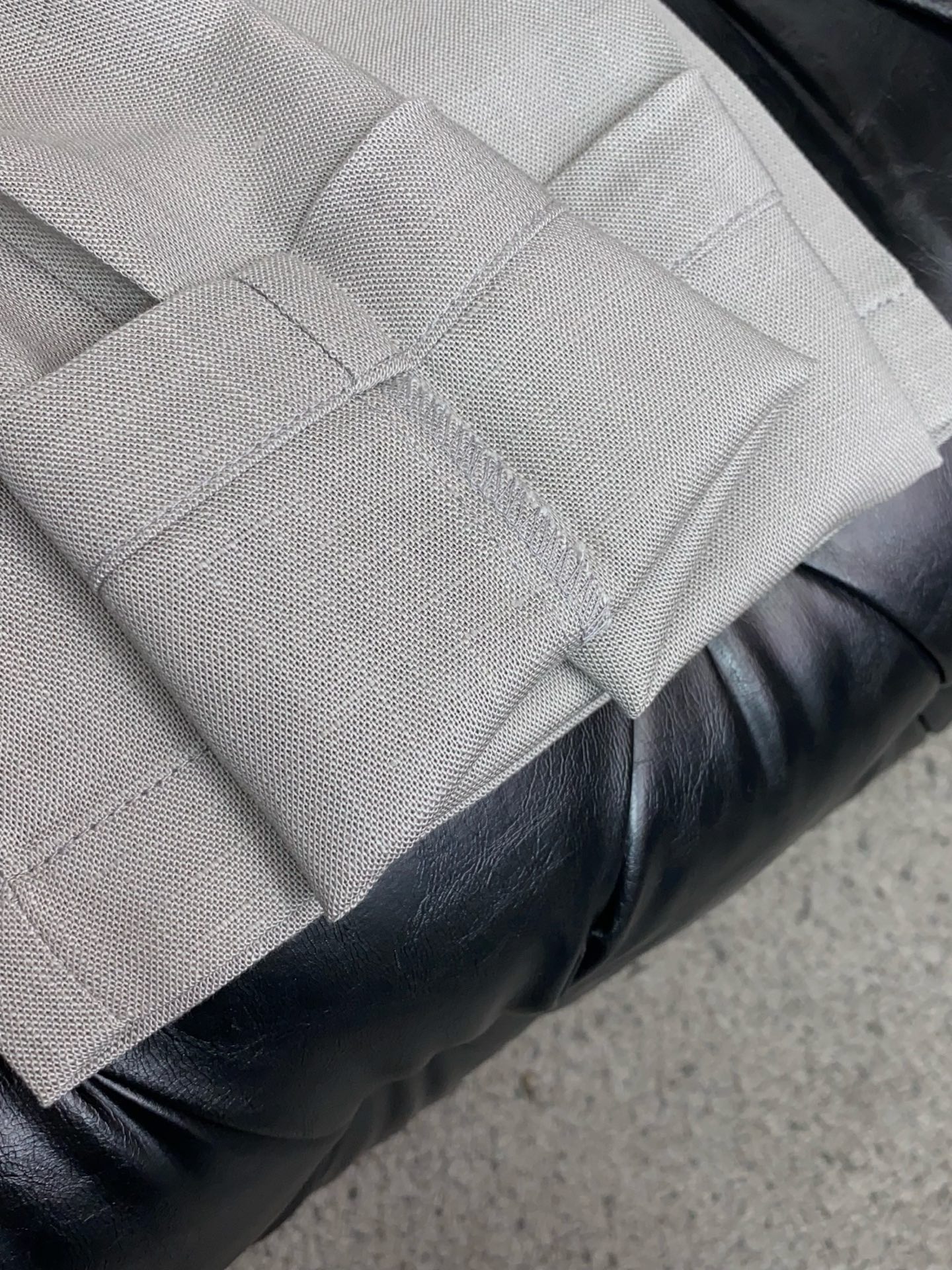 loro Piana 诺悠翩雅 2026春夏新款弹力纤维休闲裤 干净利落剪裁，都市风十足 采用精纺面料手