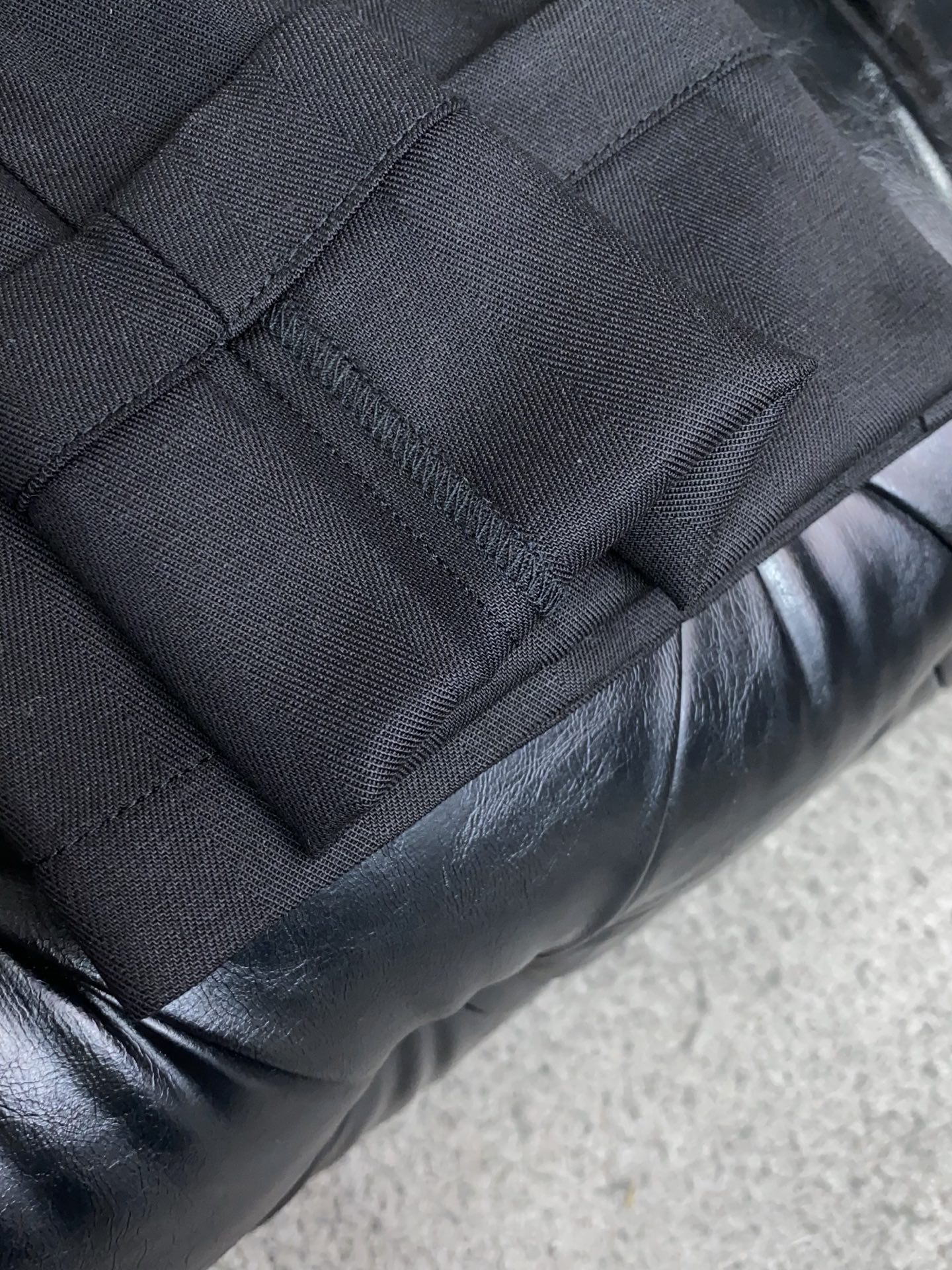 loro Piana 诺悠翩雅 2026春夏新款 麻料休闲裤 干净利落剪裁，都市风十足 采用精纺面料手感