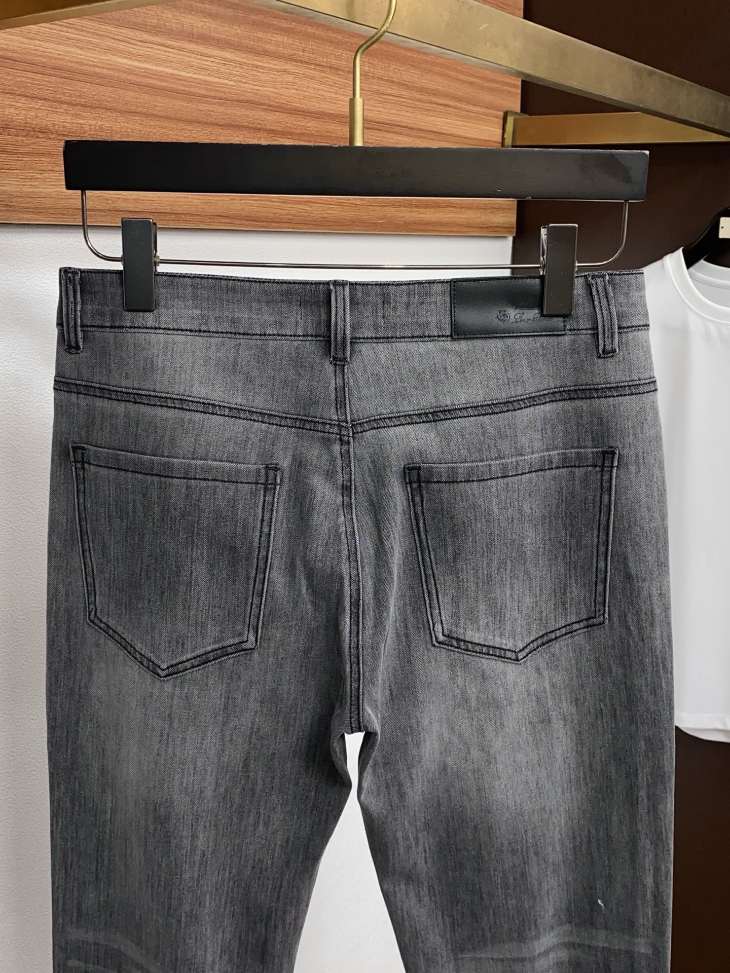 loro Piana 诺悠翩雅 26新款 市场独家订制长绒棉牛仔面料 稀缺面料 超级柔软舒服 工艺复杂四