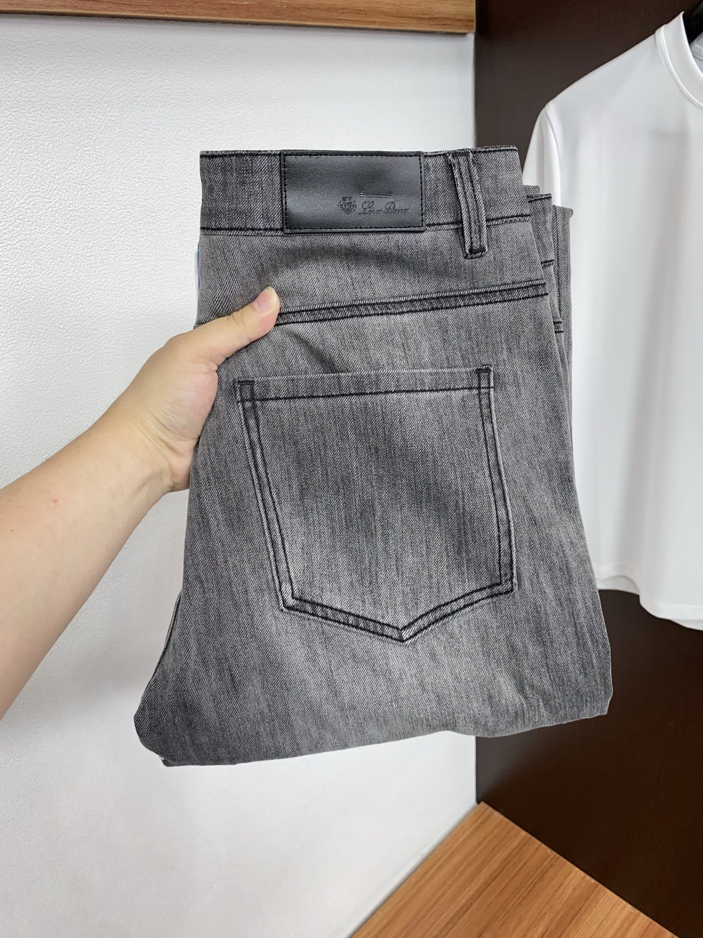 loro Piana 诺悠翩雅 26新款 市场独家订制长绒棉牛仔面料 稀缺面料 超级柔软舒服 工艺复杂四