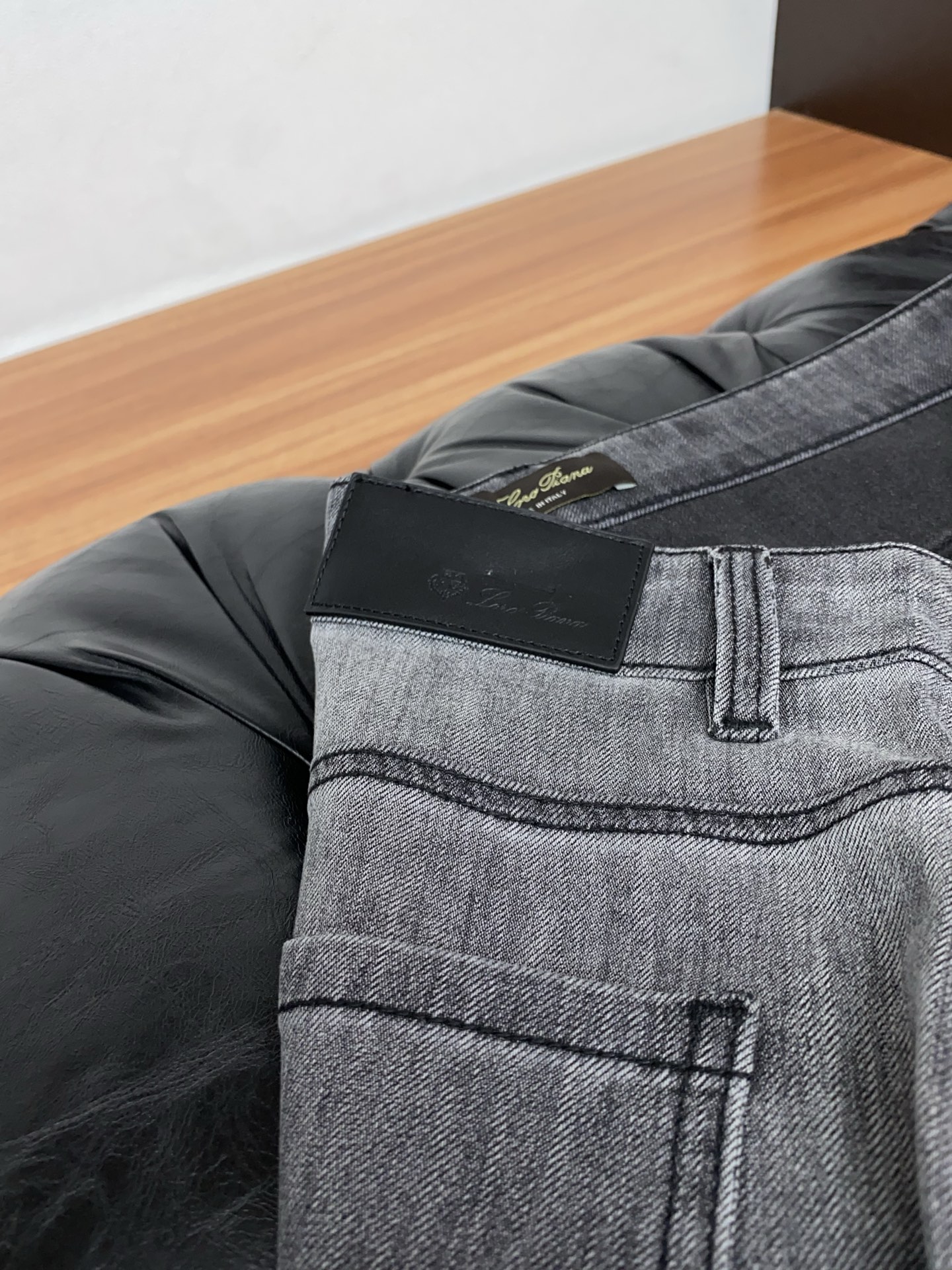 loro Piana 诺悠翩雅 26新款 市场独家订制长绒棉牛仔面料 稀缺面料 超级柔软舒服 工艺复杂四