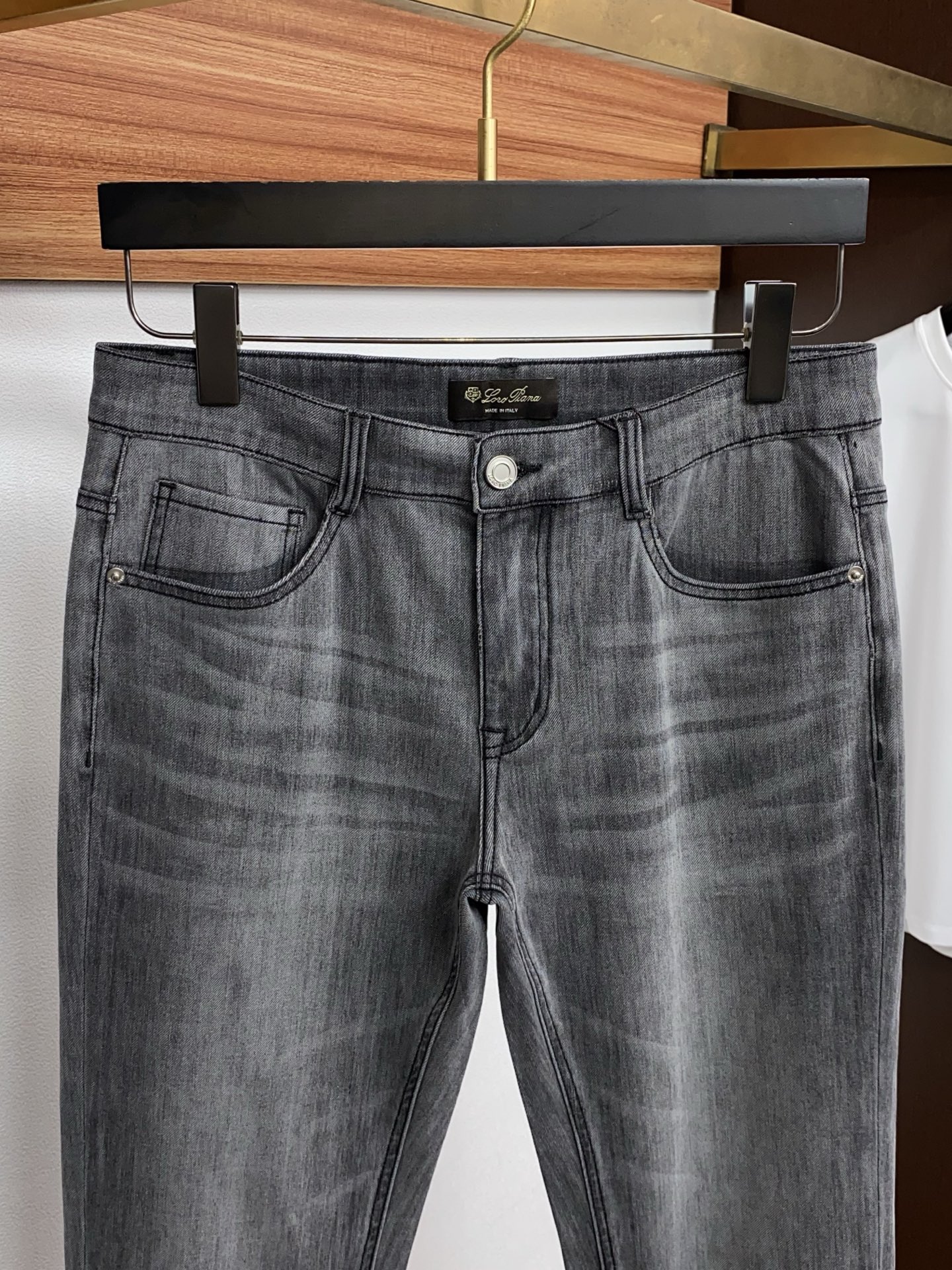 loro Piana 诺悠翩雅 26新款 市场独家订制长绒棉牛仔面料 稀缺面料 超级柔软舒服 工艺复杂四