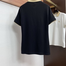 巴宝莉 2026春夏新品细纹珠地商务Polo,极简的衣身造型!顶级针织棉质混纺质地 整体的触感极为舒适, 巴宝莉 2026春夏新品细纹珠地商务Polo,极简的衣身造型!顶级针织棉质混纺质地 整体的触感极为舒适,