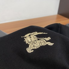 巴宝莉 2026春夏新品细纹珠地商务Polo,极简的衣身造型!顶级针织棉质混纺质地 整体的触感极为舒适, 巴宝莉 2026春夏新品细纹珠地商务Polo,极简的衣身造型!顶级针织棉质混纺质地 整体的触感极为舒适,