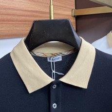巴宝莉 2026春夏新品细纹珠地商务Polo,极简的衣身造型!顶级针织棉质混纺质地 整体的触感极为舒适, 巴宝莉 2026春夏新品细纹珠地商务Polo,极简的衣身造型!顶级针织棉质混纺质地 整体的触感极为舒适,