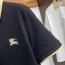 巴宝莉 2026春夏新品细纹珠地商务Polo,极简的衣身造型!顶级针织棉质混纺质地 整体的触感极为舒适, 巴宝莉 2026春夏新品细纹珠地商务Polo,极简的衣身造型!顶级针织棉质混纺质地 整体的触感极为舒适,
