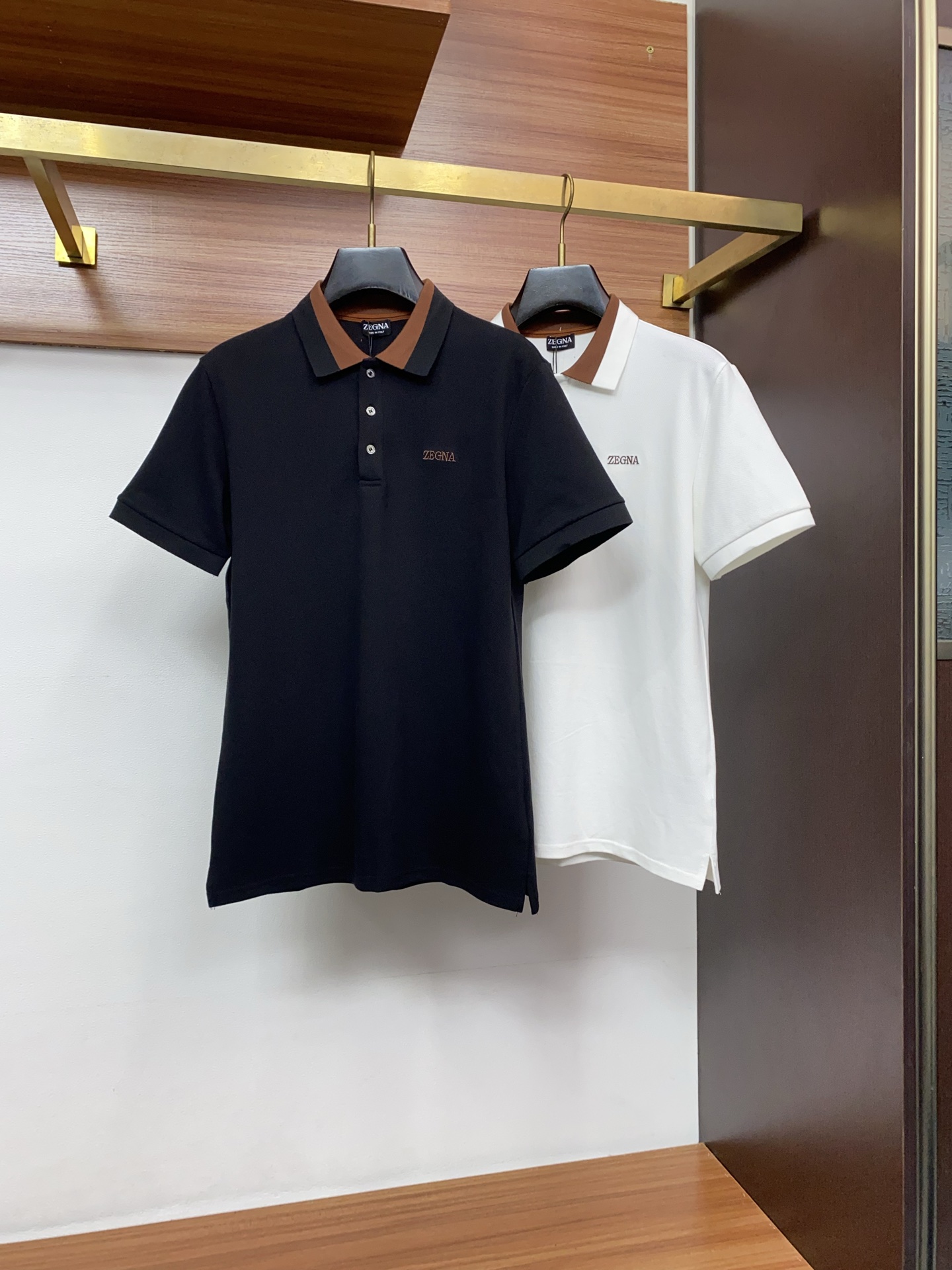 杰尼亚 2026春夏新品细纹珠地商务Polo，极简的衣身造型！顶级针织棉质混纺质地 整体的触感极为舒适，