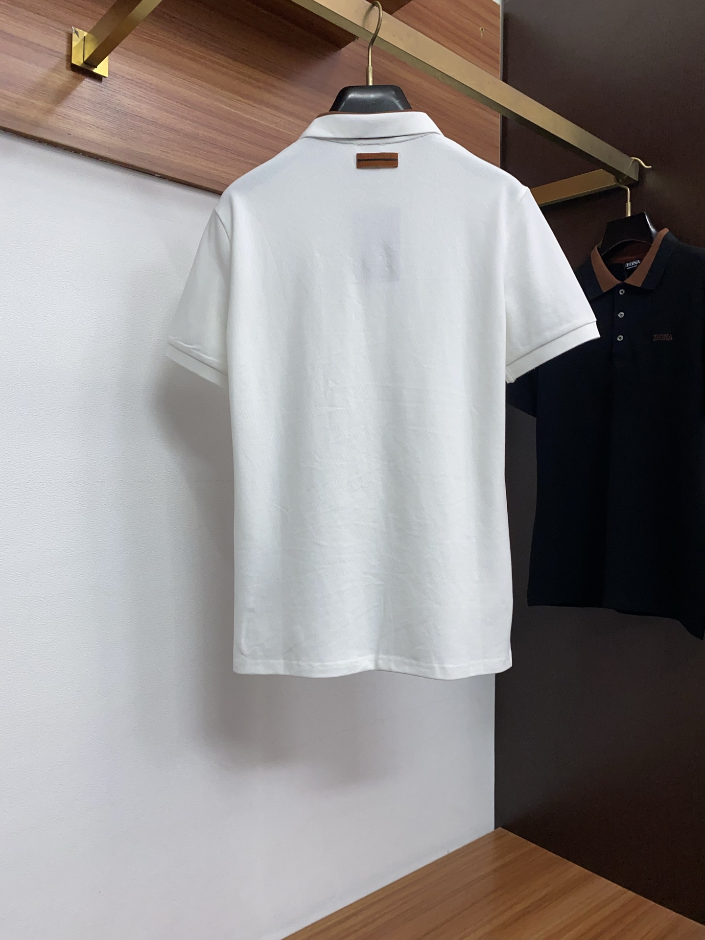 杰尼亚 2026春夏新品细纹珠地商务Polo，极简的衣身造型！顶级针织棉质混纺质地 整体的触感极为舒适，