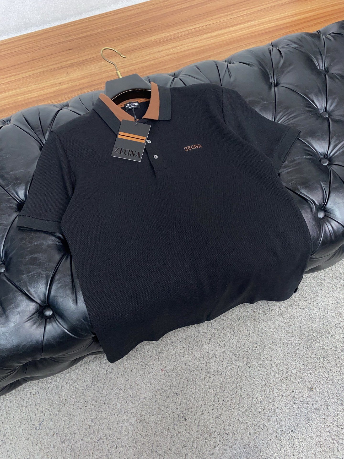 杰尼亚 2026春夏新品细纹珠地商务Polo，极简的衣身造型！顶级针织棉质混纺质地 整体的触感极为舒适，