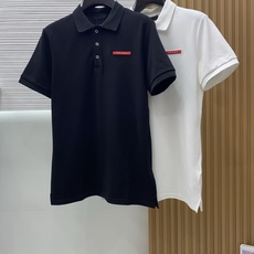 普拉达 2026春夏新品细纹珠地商务Polo,极简的衣身造型!顶级针织棉质混纺质地 整体的触感极为舒适, 普拉达 2026春夏新品细纹珠地商务Polo,极简的衣身造型!顶级针织棉质混纺质地 整体的触感极为舒适,