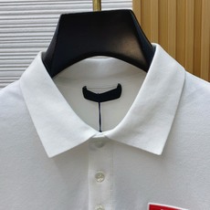 普拉达 2026春夏新品细纹珠地商务Polo,极简的衣身造型!顶级针织棉质混纺质地 整体的触感极为舒适, 普拉达 2026春夏新品细纹珠地商务Polo,极简的衣身造型!顶级针织棉质混纺质地 整体的触感极为舒适,