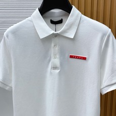 普拉达 2026春夏新品细纹珠地商务Polo,极简的衣身造型!顶级针织棉质混纺质地 整体的触感极为舒适, 普拉达 2026春夏新品细纹珠地商务Polo,极简的衣身造型!顶级针织棉质混纺质地 整体的触感极为舒适,
