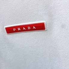 普拉达 2026春夏新品细纹珠地商务Polo,极简的衣身造型!顶级针织棉质混纺质地 整体的触感极为舒适, 普拉达 2026春夏新品细纹珠地商务Polo,极简的衣身造型!顶级针织棉质混纺质地 整体的触感极为舒适,