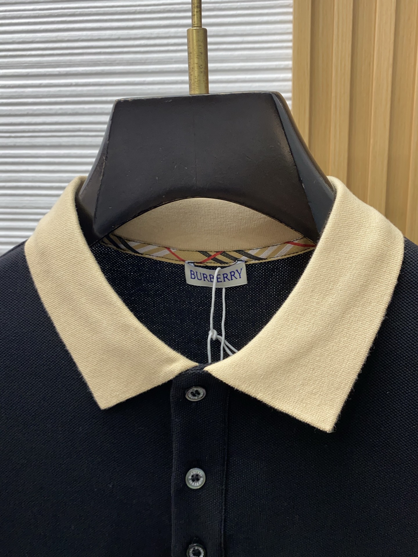 巴宝莉 2026春夏新品细纹珠地商务Polo，极简的衣身造型！顶级针织棉质混纺质地 整体的触感极为舒适，