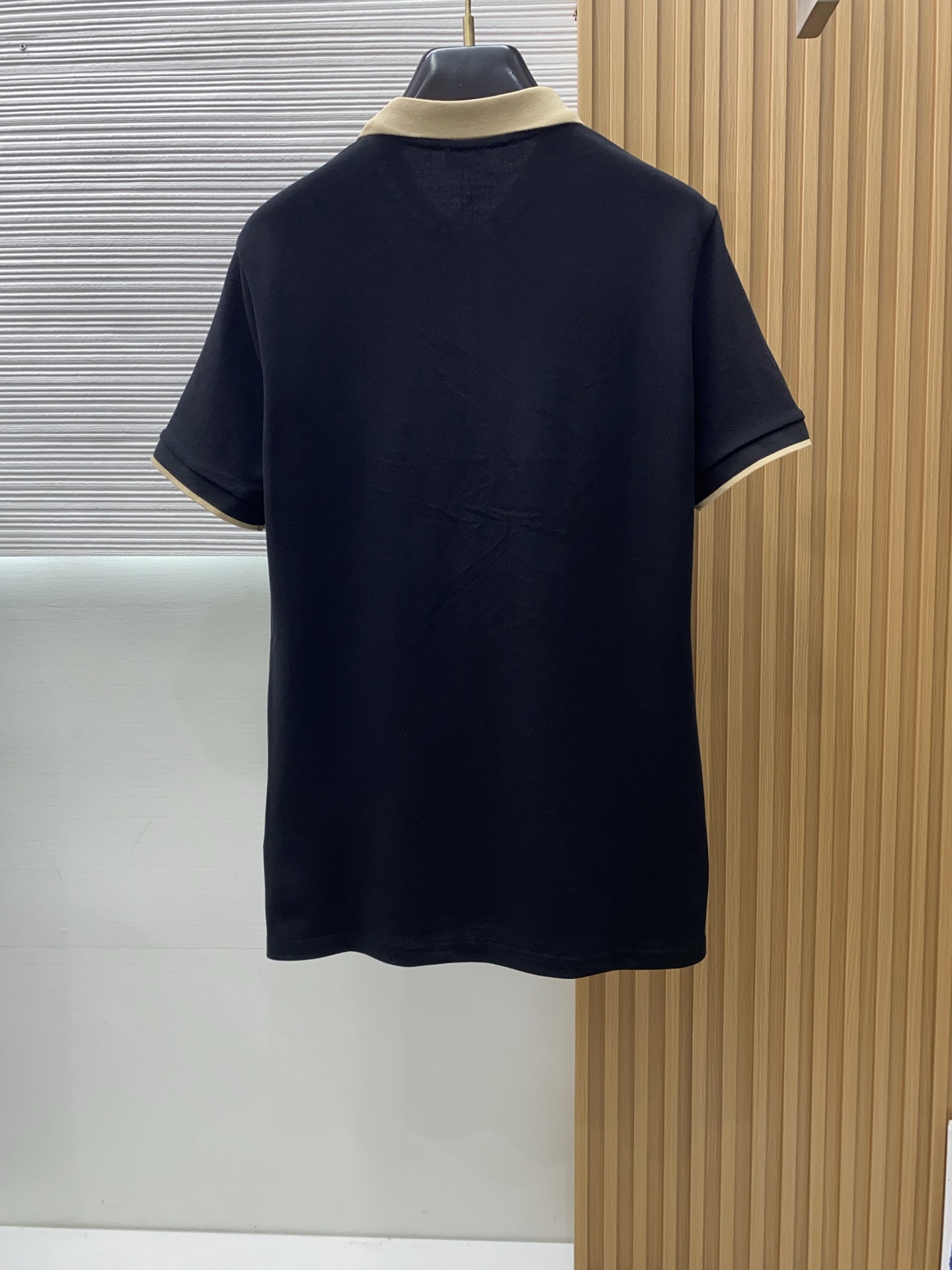 巴宝莉 2026春夏新品细纹珠地商务Polo，极简的衣身造型！顶级针织棉质混纺质地 整体的触感极为舒适，