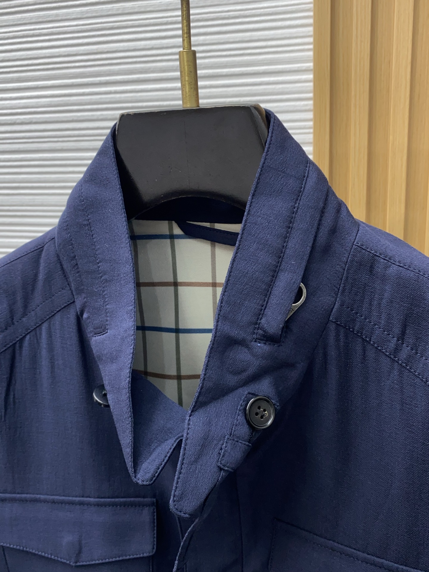 loro Piana 诺悠翩雅 2026新款男士休闲麻棉夹克外套。穿上简约干练的休闲外套，瞬间重回时髦霸