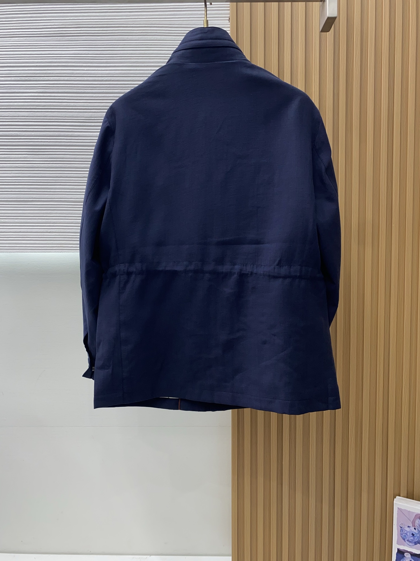 loro Piana 诺悠翩雅 2026新款男士休闲麻棉夹克外套。穿上简约干练的休闲外套，瞬间重回时髦霸
