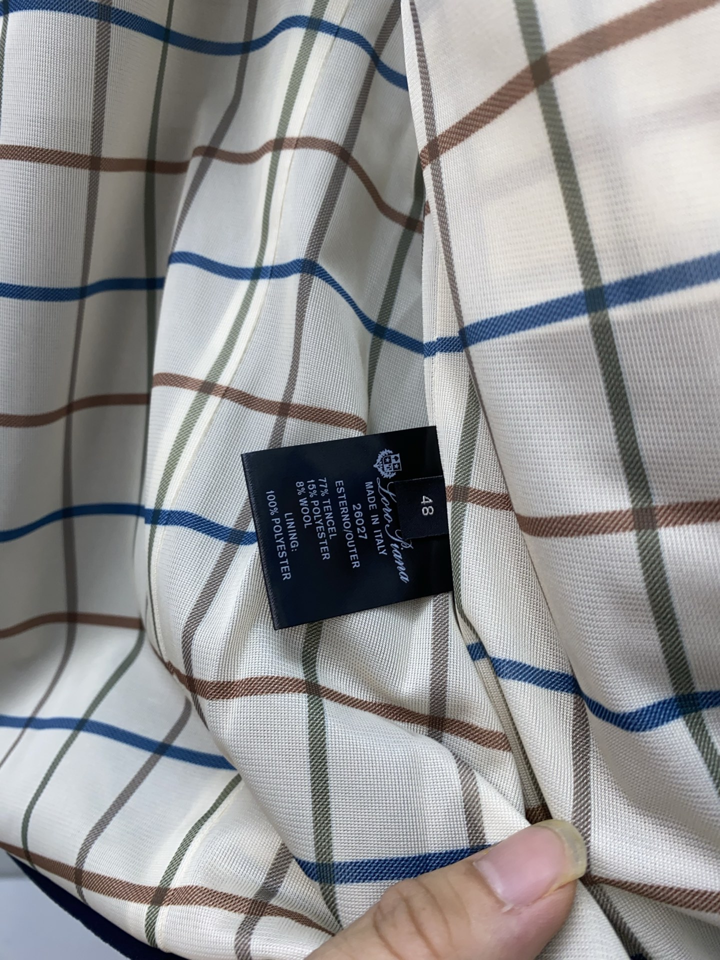 loro Piana 诺悠翩雅 2026新款男士休闲麻棉夹克外套。穿上简约干练的休闲外套，瞬间重回时髦霸