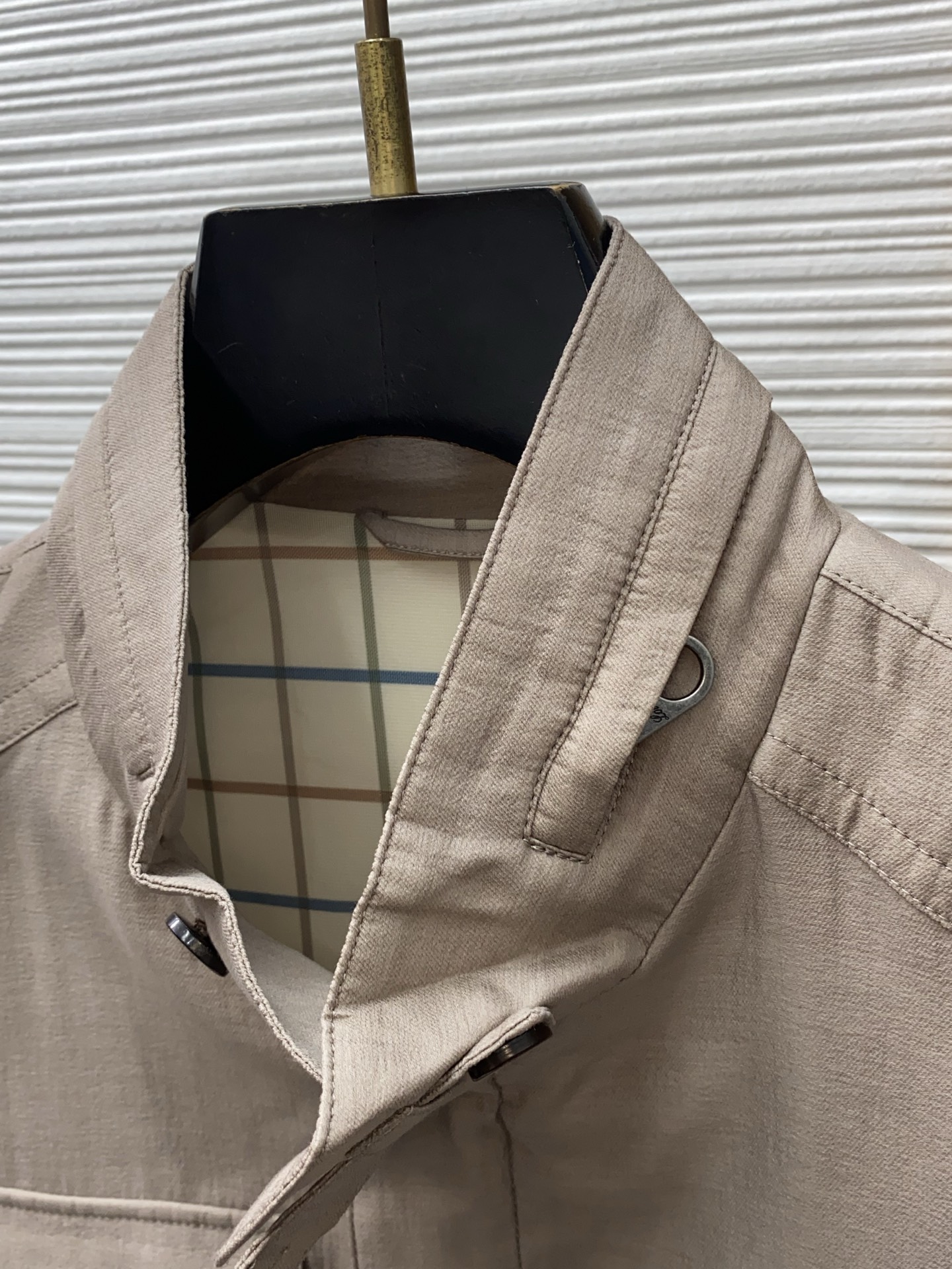 loro Piana 诺悠翩雅 2026新款男士休闲麻棉夹克外套。穿上简约干练的休闲外套，瞬间重回时髦霸