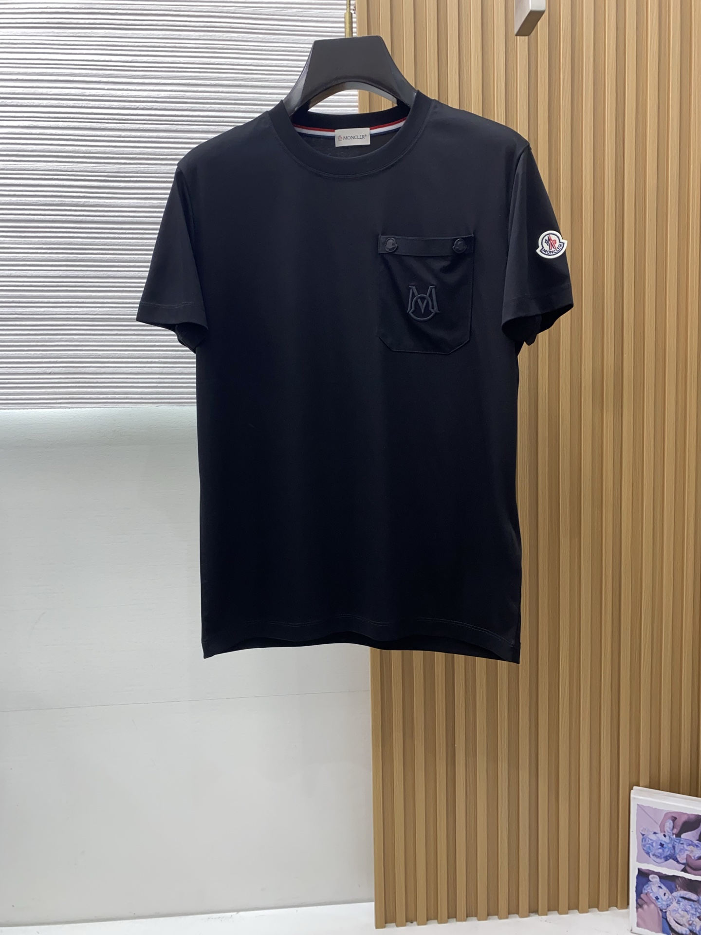 蒙口 2026春夏新款首发专柜最新款圆领短袖 高端订制 设计前卫时尚！品牌logo重工艺设计 高端定制1