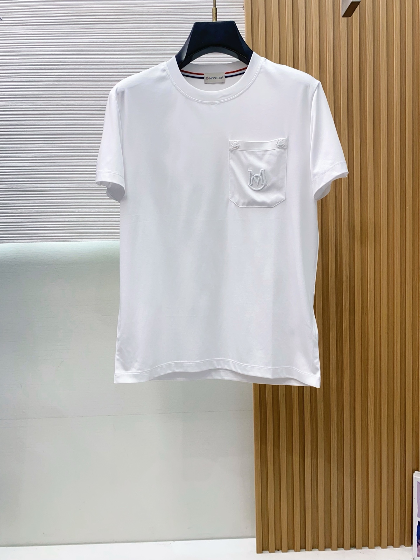 蒙口 2026春夏新款首发专柜最新款圆领短袖 高端订制 设计前卫时尚！品牌logo重工艺设计 高端定制1