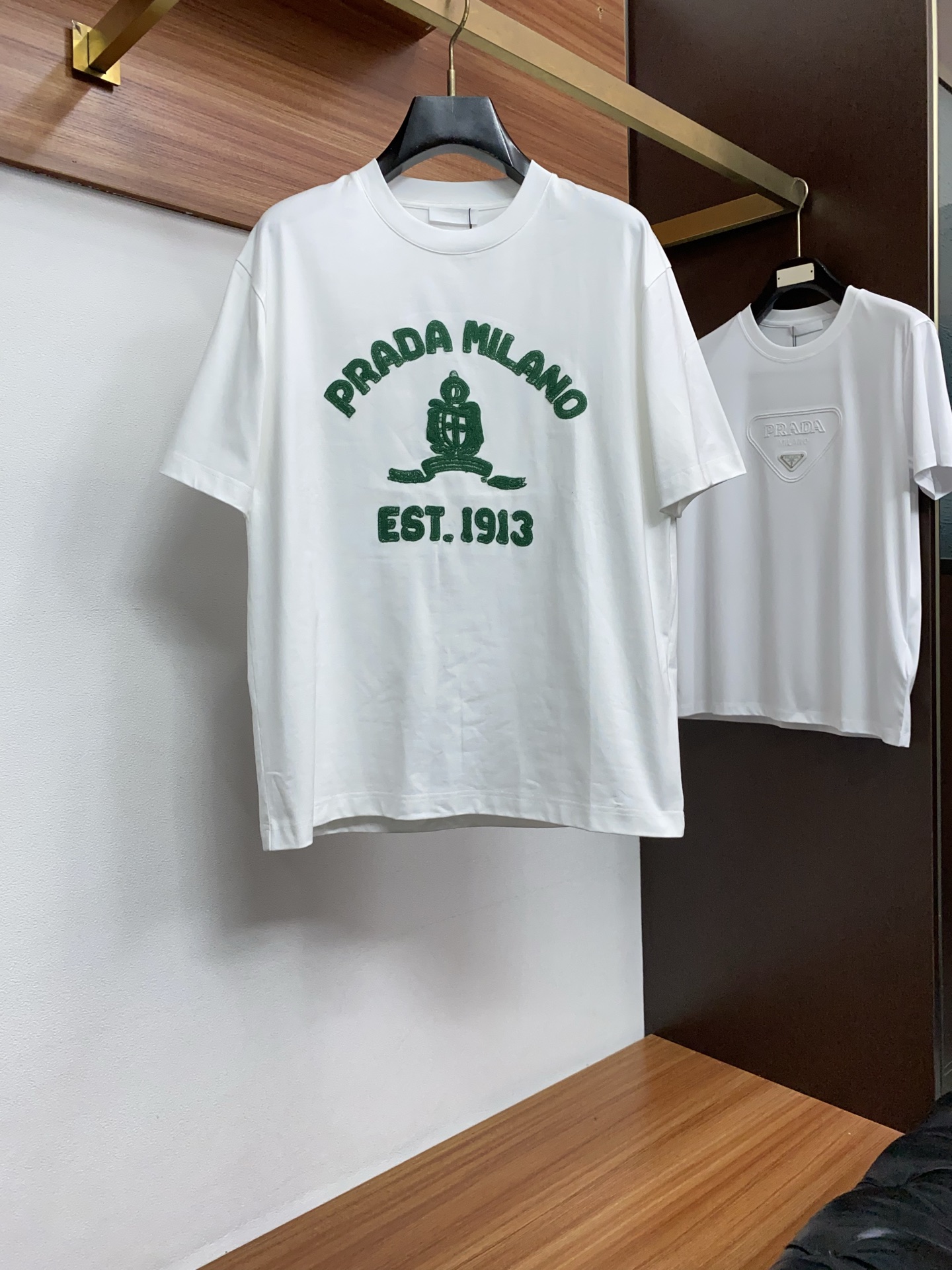 普拉达 26SS春夏新款 纯棉质圆微阔领短袖 男士基础款纯白专柜短袖T恤衫！贸易公司渠道稀出，同步官网发