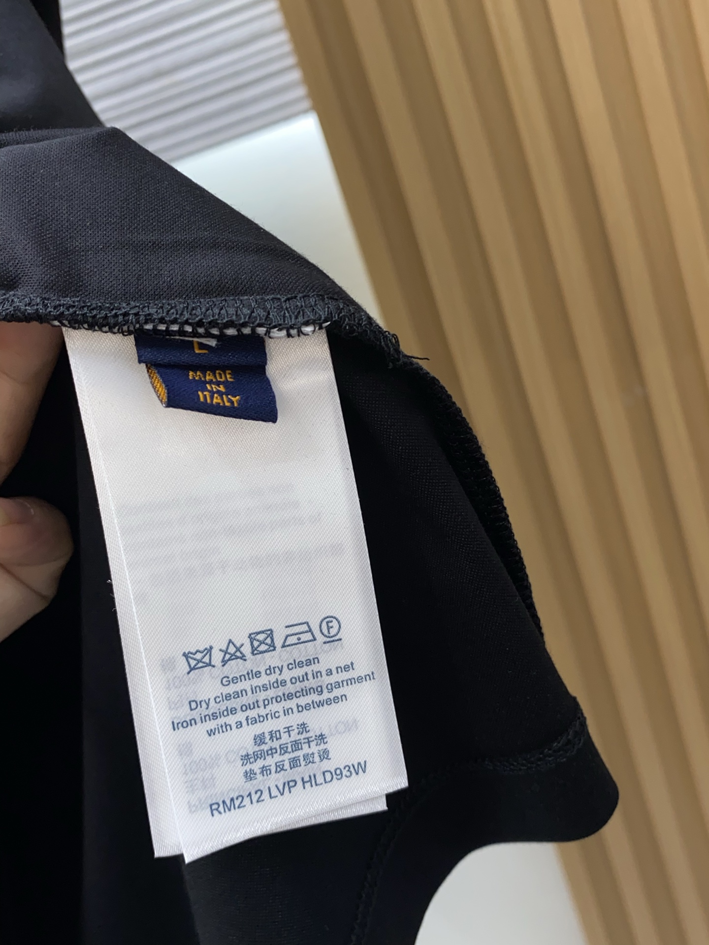 1v路易威登 2026春夏新款首发专柜最新款圆领短袖 高端订制 设计前卫时尚！品牌logo重工艺设计 高