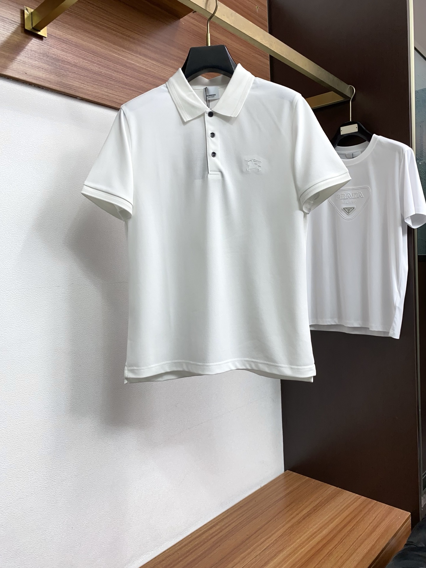 巴宝莉 2026春夏新品细纹珠地商务Polo，极简的衣身造型！顶级针织棉质混纺质地 整体的触感极为舒适，