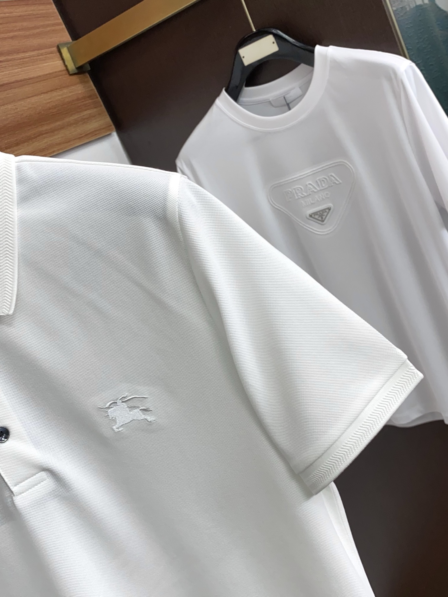 巴宝莉 2026春夏新品细纹珠地商务Polo，极简的衣身造型！顶级针织棉质混纺质地 整体的触感极为舒适，
