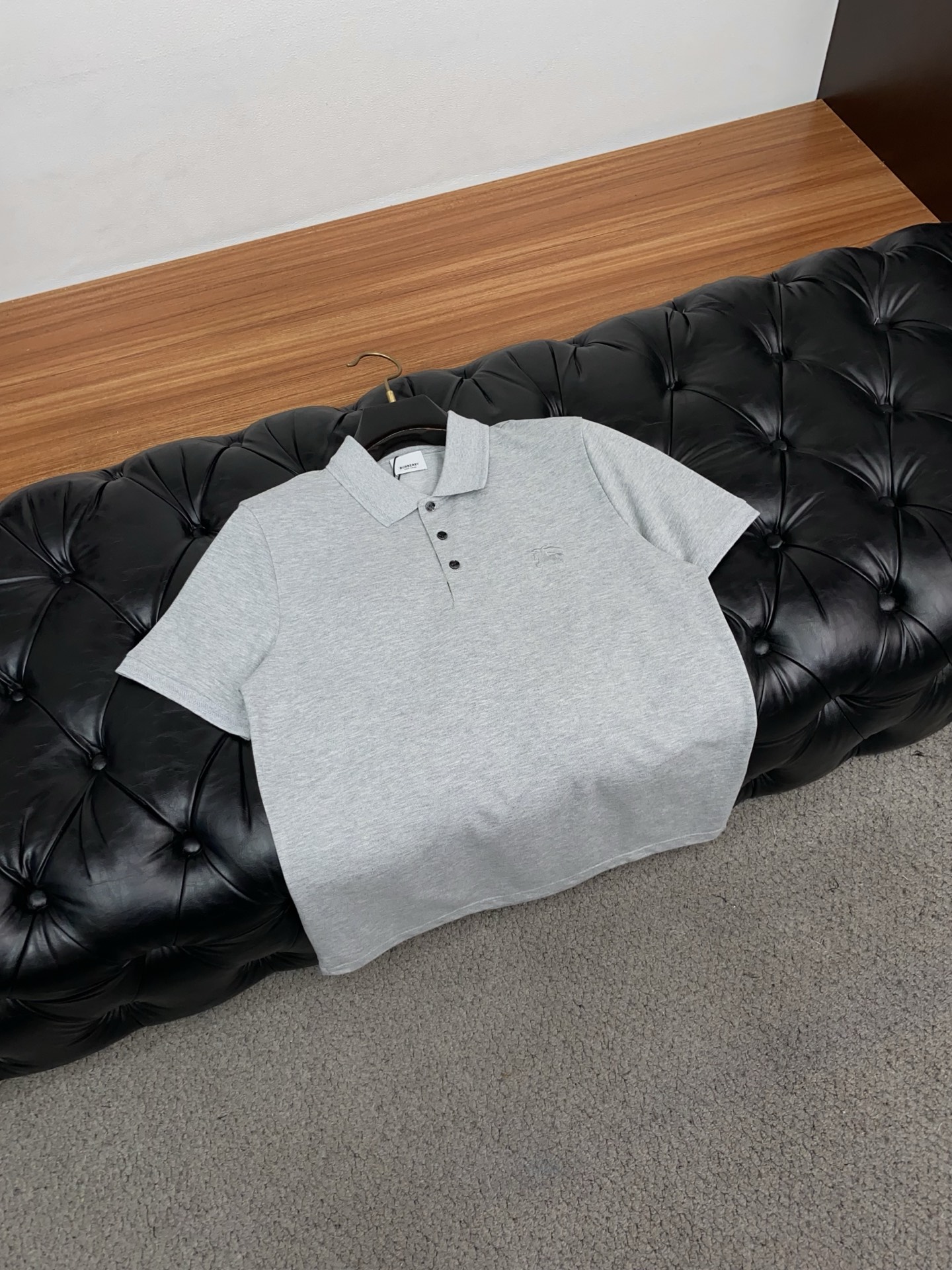 巴宝莉 2026春夏新品细纹珠地商务Polo，极简的衣身造型！顶级针织棉质混纺质地 整体的触感极为舒适，