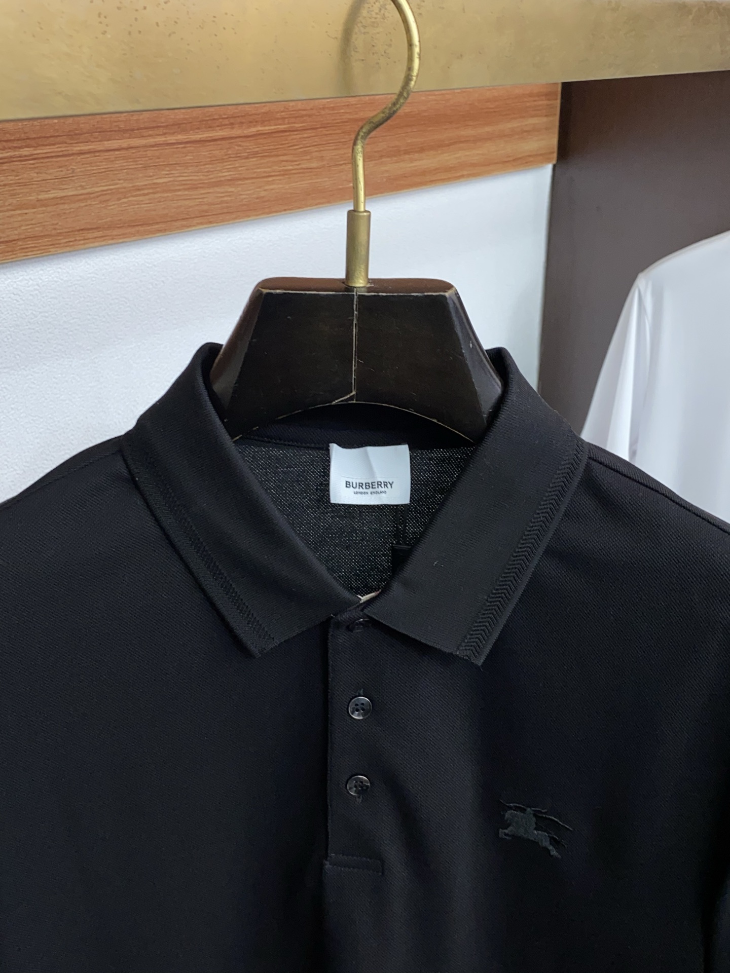 巴宝莉 2026春夏新品细纹珠地商务Polo，极简的衣身造型！顶级针织棉质混纺质地 整体的触感极为舒适，