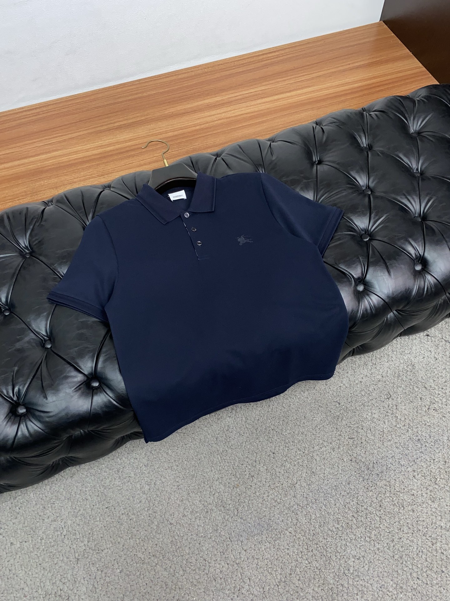 巴宝莉 2026春夏新品细纹珠地商务Polo，极简的衣身造型！顶级针织棉质混纺质地 整体的触感极为舒适，