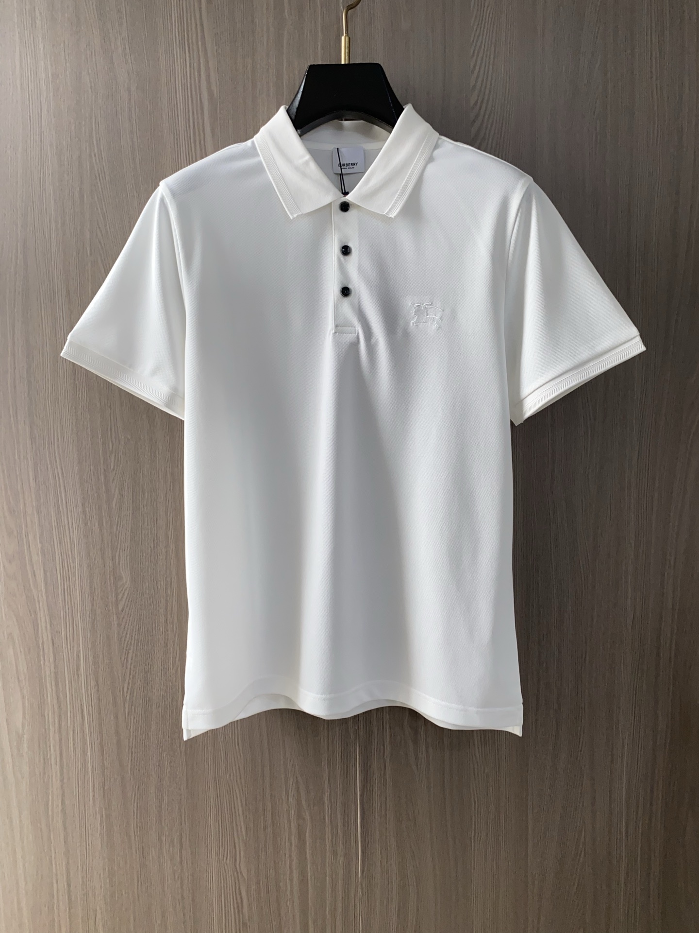 巴宝莉 2026春夏新品细纹珠地商务Polo，极简的衣身造型！顶级针织棉质混纺质地 整体的触感极为舒适，