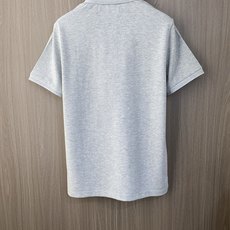 巴宝莉 2026春夏新品细纹珠地商务Polo,极简的衣身造型!顶级针织棉质混纺质地 整体的触感极为舒适, 巴宝莉 2026春夏新品细纹珠地商务Polo,极简的衣身造型!顶级针织棉质混纺质地 整体的触感极为舒适,