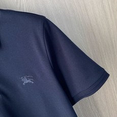 巴宝莉 2026春夏新品细纹珠地商务Polo,极简的衣身造型!顶级针织棉质混纺质地 整体的触感极为舒适, 巴宝莉 2026春夏新品细纹珠地商务Polo,极简的衣身造型!顶级针织棉质混纺质地 整体的触感极为舒适,
