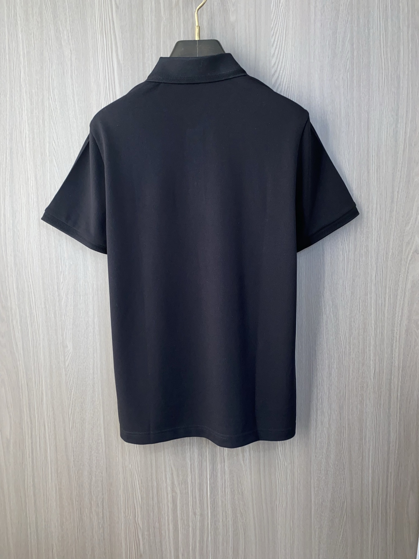 巴宝莉 2026春夏新品细纹珠地商务Polo，极简的衣身造型！顶级针织棉质混纺质地 整体的触感极为舒适，