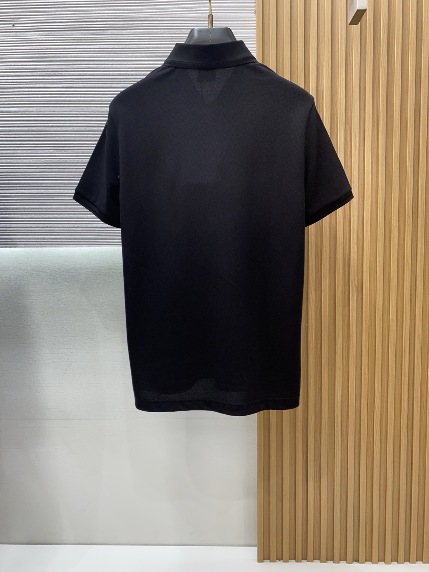 蒙口 2026春夏新品细纹珠地商务Polo，极简的衣身造型！顶级针织棉质混纺质地 整体的触感极为舒适，弹