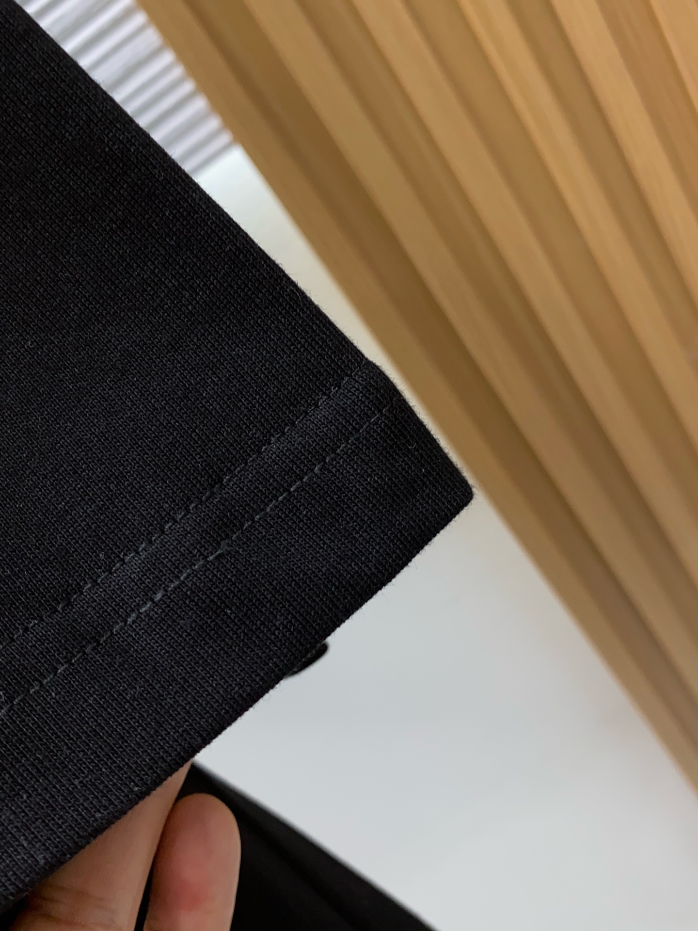 巴黎世家 ss新工艺logo纯棉质阔版圆领男士短袖T恤，定制320克纯棉面料新季新推系列将标识巧妙融入设