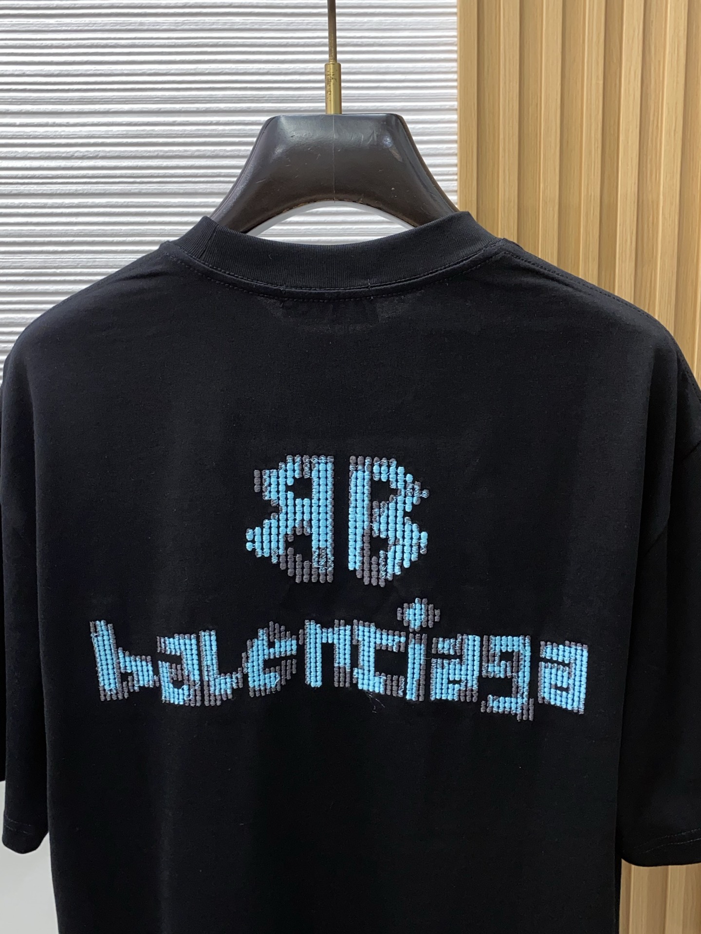 巴黎世家 ss新工艺logo纯棉质阔版圆领男士短袖T恤，定制320克纯棉面料新季新推系列将标识巧妙融入设