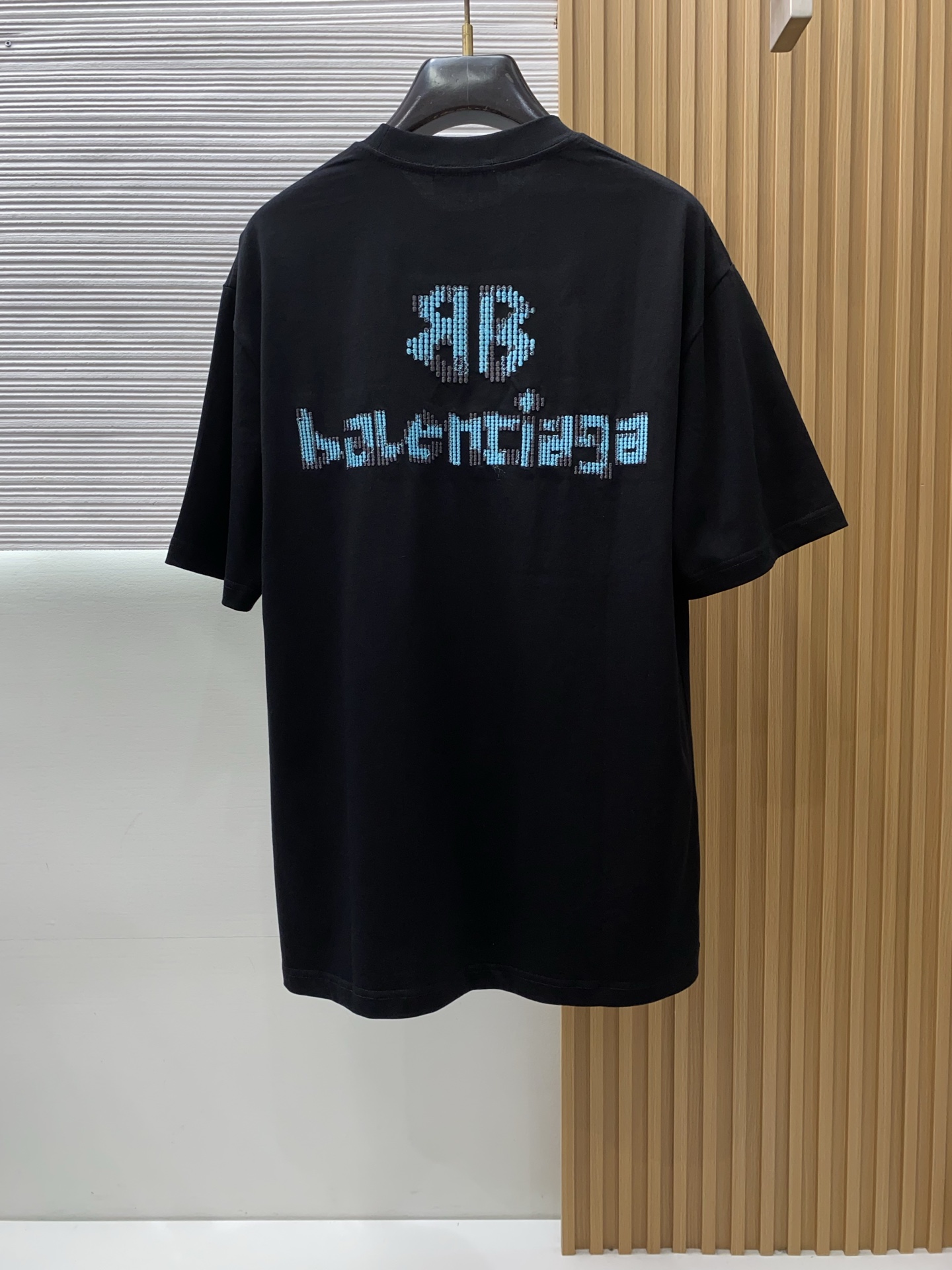 巴黎世家 ss新工艺logo纯棉质阔版圆领男士短袖T恤，定制320克纯棉面料新季新推系列将标识巧妙融入设